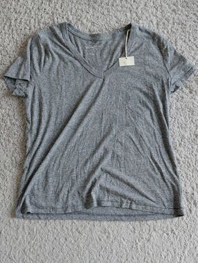 Universal Thread Heather Gray V-Neck Short Sleeve Tee
